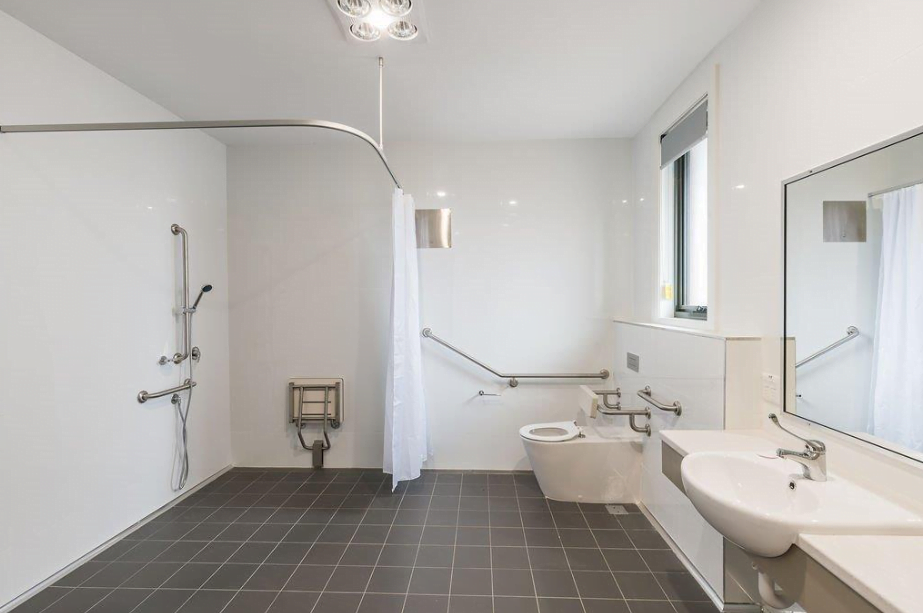 Accessibility friendly bathroom | Housing Plus